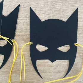 http://www.littlegift.com.au/1911-thickbox/batman-mask.jpg